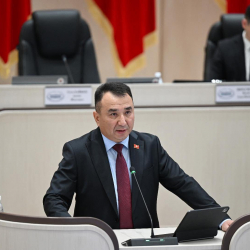Жогорку Кеңеште аскердик медицинаны өнүктүрүү маселеси айтылды