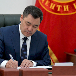 Президент Жапаров утвердил ужесточение ответственности за нарушение ПДД