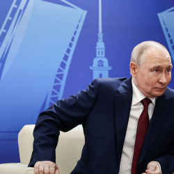Путин подписал закон об аресте имущества уехавших россиян