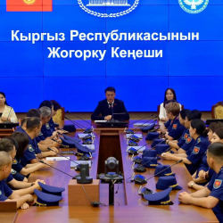 Депутат Аба мейкиндигин коргоо күчтөрүнүн социалдык маселелерин талкуулады