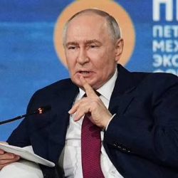 Путин согуштан качып өлкөдөн чыгып кеткен жарандардын мүлкүн камакка алууга уруксаат берди