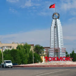 Казактарга Токмоктун тушундагы 800 метр жол тилкесин алмашуу сунушу берилди