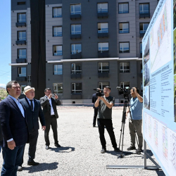 Президент Нарын облусундагы МИКтин көп батирлүү үйлөрүнүн курулушу менен таанышты