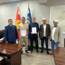 В Чон-Алайском районе двум детям-сиротам выделены земельные участки для жилья
