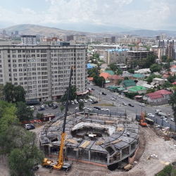 Бишкекте үч кабаттуу заманбап имарат жана унаа токтотуучу жай курулат
