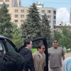 Жеки Чан Алматыга келип, «Доспехи Бога 4» тасмасынын тартуусу башталды