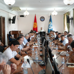 Бишкек мэриясында жол куруу жана реконструкциялоо иштериндеги көйгөйлөр талкууланды