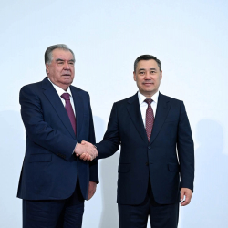 Рахмон Борбор Азияда ири мунай иштетүүчү завод курууну сунуштады