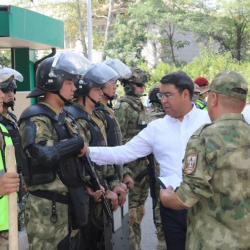 Ош шаарынын мэри Ички аскерлердин 7703 аскер бөлүгүнө барды