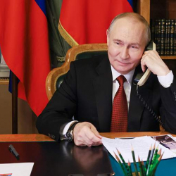 Путин провел телефонный разговор с президентом Мали Гойтой