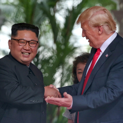 Трамп Ким Чен Ын менен жолугушууну каалайт