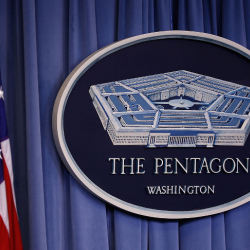 Китай может обойти США в гонке за лидерство в сфере ИИ, заявили в Пентагоне