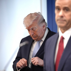 Трамп: ЦРУ башчысы Рэтклифф Путинге АКШнын эскертүүсүн жеткирген эмес