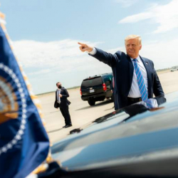 ФОТО -  Трамп опубликовал карту с десятками стран в цветах флага США