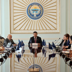 Депутаттар билим берүү тармагындагы көйгөйлөрдү мектеп жана бала бакча жетекчилери менен талкуулашты