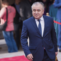 Өмүрбек Текебаев президенттик шайлоодо бактысын сынайбы?