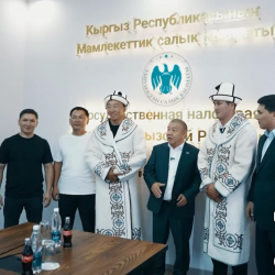 Салык кызматынын төрагасы көк бөрүчүлөр менен жолугушту