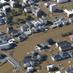 В Японии из-за тайфуна погибли девять человек