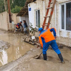 Бостериде сел жүрүп, турак үйлөрдү каптады