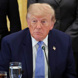 Трамп подписал указ о переименовании ИИ в «суперинтеллект»