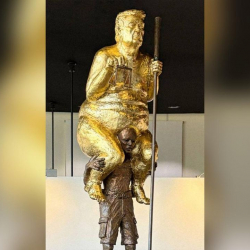 Европарламентте Трамптын жылаңач айкели коюлду