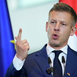 Премьер Венгрии отказался оказывать военную поддержку Украине