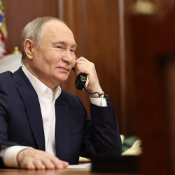 Путин проведет международный телефонный разговор