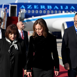 Азербайжан парламентинин төрайымы Бишкекке келди