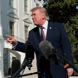 Трамп объяснил свое решение заморозить новые санкции против России