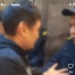 ВИДЕО - Сыймыка Жапыкеева доставили в милицию после жалобы соседей на шум