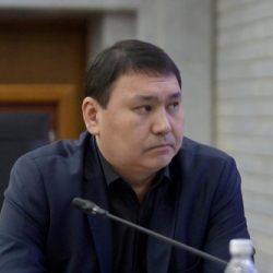 Атамбаев Энергетика министрине үйүндө свет өчүп жатканын айтып даттанды
