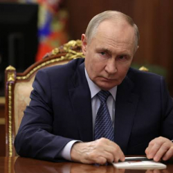 Путин Трамптын өтүнүчүн аткарып, абактагы АКШ жаранын бошотту