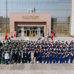 Швейцариянын 220 жылдык тарыхы бар оркестри Кыргызстанда марш-парадга катышты