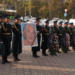 Роза Айтматованы акыркы сапарга узатуу зыйнаты өттү