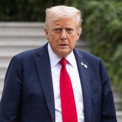 Трамп Путин жана Зеленский менен жолугушууну пландап жатканын билдирди