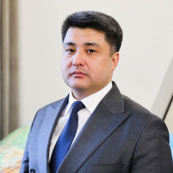Манасбек Самидинов: «Кыргызстандын авиациясы жаңы бийиктиктерди багындырууда»