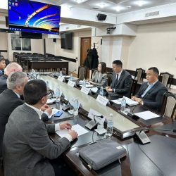 Б.Момбеков Азия өнүктүрүү банкы менен электомобилдүүлүк жана транспортту санариптештирүү маселелерин талкуулады