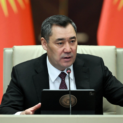 Садыр Жапаров: “Баарыбыз өзгөрүлгүс бир чындыкты моюндашыбыз зарыл. Ал ар бир бийлик органынын, ар бир түзүмдүн жана ар бир жетекчинин бир эле максаты – элге жана мамлекетке ак кызмат кылуу!”