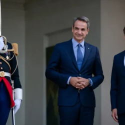 Франциянын президенти Кипрге шашылыш учуп келди