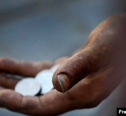 Тармактык комитет тилемчиликтин деңгээлин төмөндөтүүгө багытталган мыйзам долбоорун экинчи окууда колдоду