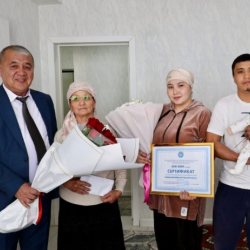 Ошто үч эм төрөгөн энеге 100 миң сом тапшырылды