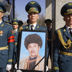 КРнын эл артисти Абдыкалык Акматов акыркы сапарга узатылды