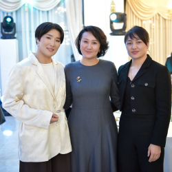 Биринчи айым аялдарды майрамы менен куттуктады