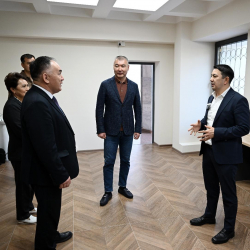 Төрага Маматалиев жана Каныбек Туманбаевге Жогорку Кеңештеги жаңы коомдук кабылдама көрсөтүлдү