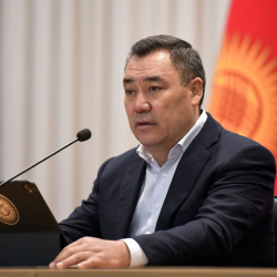 Садыр Жапаров референдум жөнүндө жаңы мыйзам сунуштады