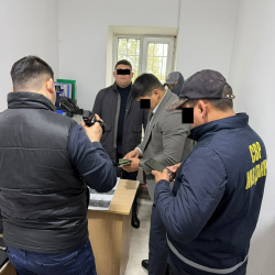 УКМК: Сокулукта милиция кызматкерлери пара менен кармалды