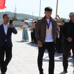 Манас шаары Азия чемпионун салтанат менен тосуп алды