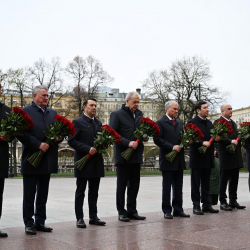 Торага Жогорку Кенеша Марлен Маматалиев почтил память погибших в Великой Отечественной войне в  г. Москва