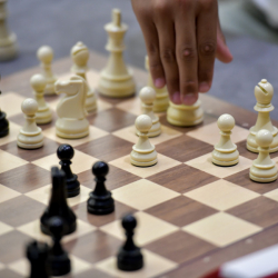 Бишкекте мүмкүнчүлүгү чектелген адамдар арасында шахмат боюнча Азиянын биринчи чемпионаты башталды