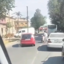 Жаш баланы сүзүп кете жаздаган айдоочуга 15 миң сом айып салынды